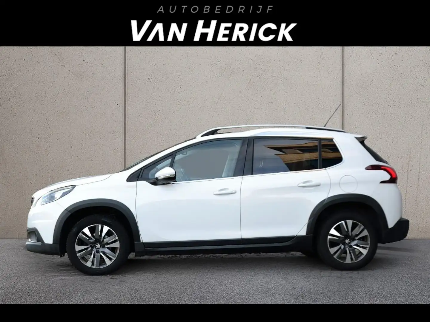 Peugeot 2008 1.2 PureTech Allure | Carplay | Panodak | Cruise Wit - 2