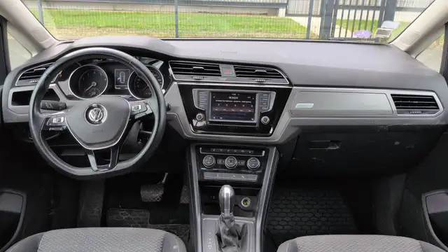 Volkswagen Touran view 11