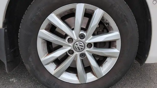 Volkswagen Touran view 17