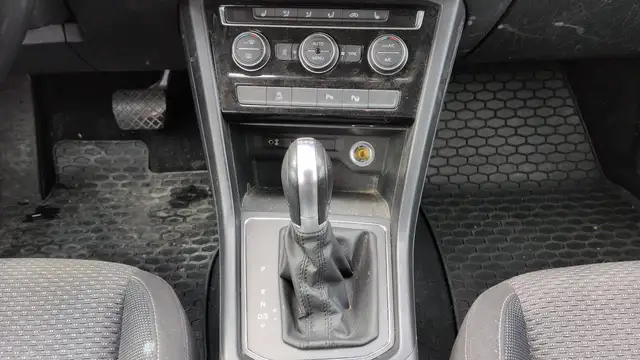 Volkswagen Touran view 27