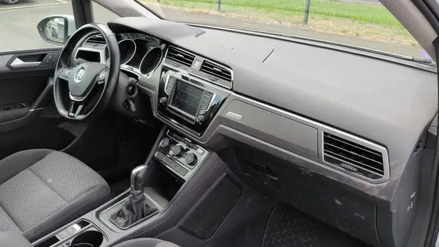 Volkswagen Touran view 10