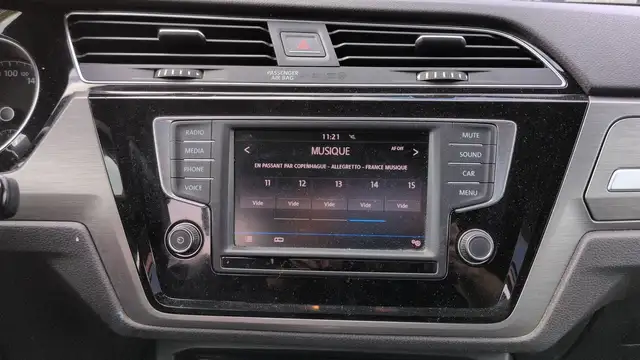 Volkswagen Touran view 13