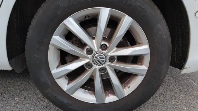 Volkswagen Touran view 19