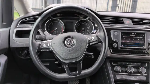 Volkswagen Touran view 22
