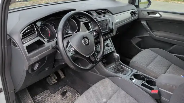Volkswagen Touran view 8