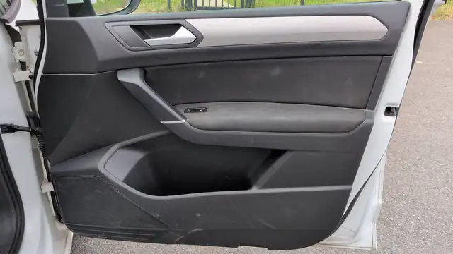 Volkswagen Touran view 24