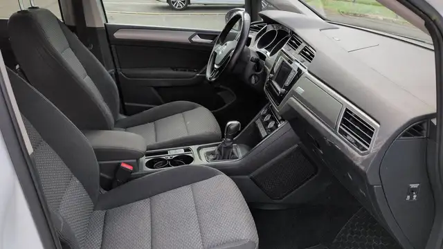 Volkswagen Touran view 28