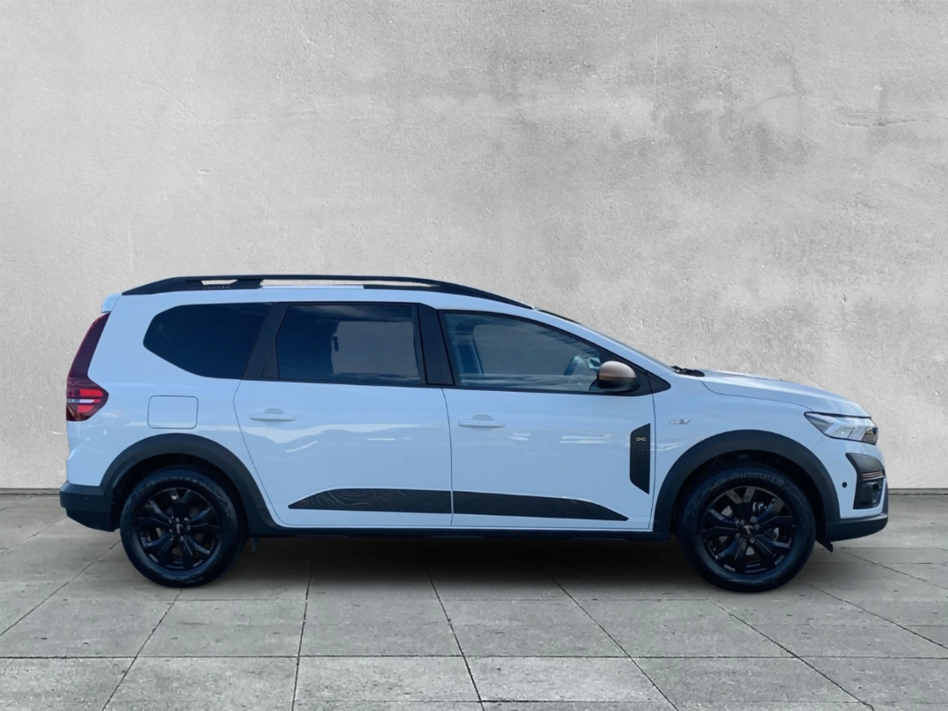 Dacia Jogger EXTREME 1.6 HYBRID 140 Extreme AHK+KAMERA+SHZ+LED — photo 6