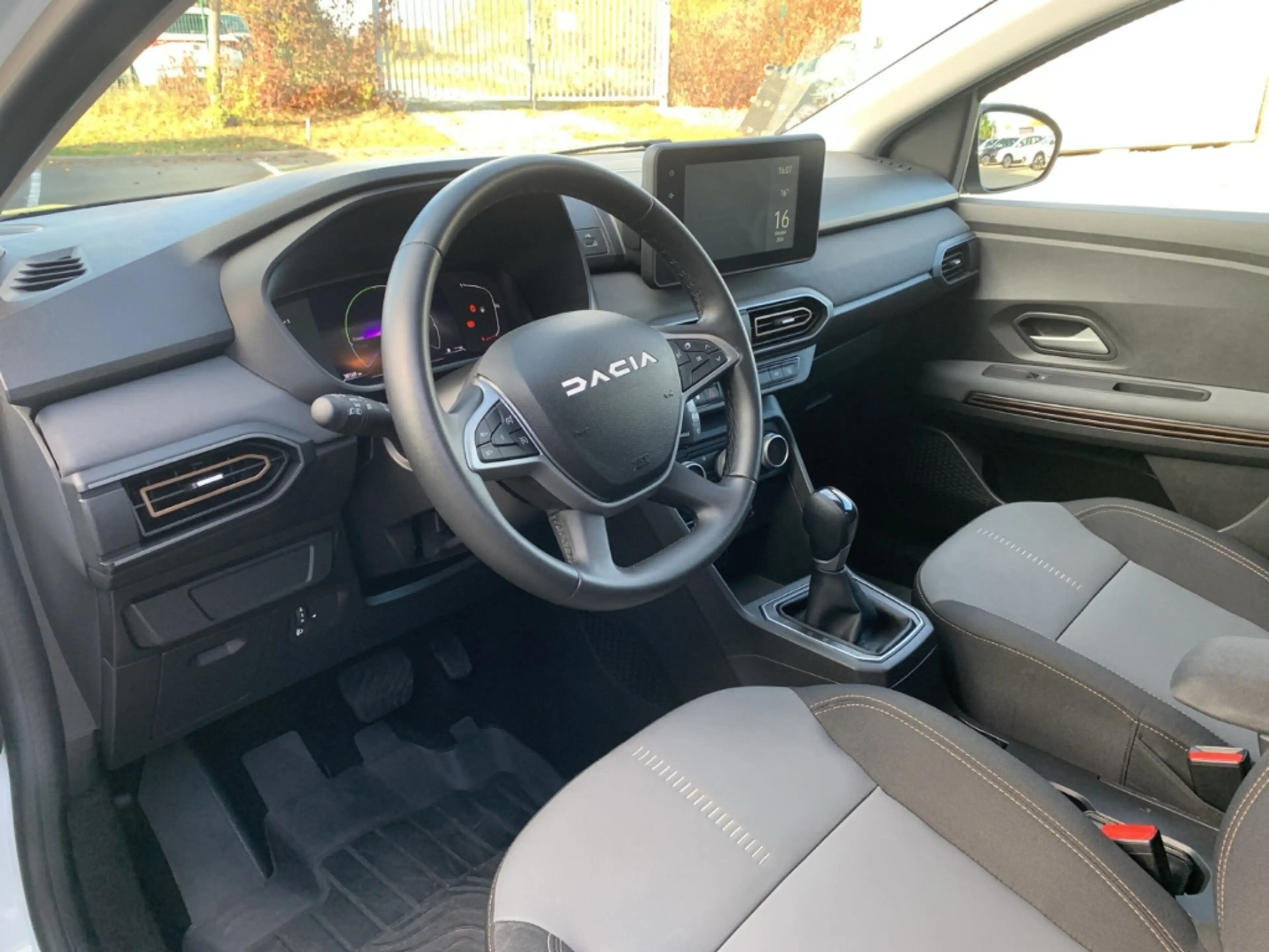 Dacia Jogger EXTREME 1.6 HYBRID 140 Extreme AHK+KAMERA+SHZ+LED — photo 10