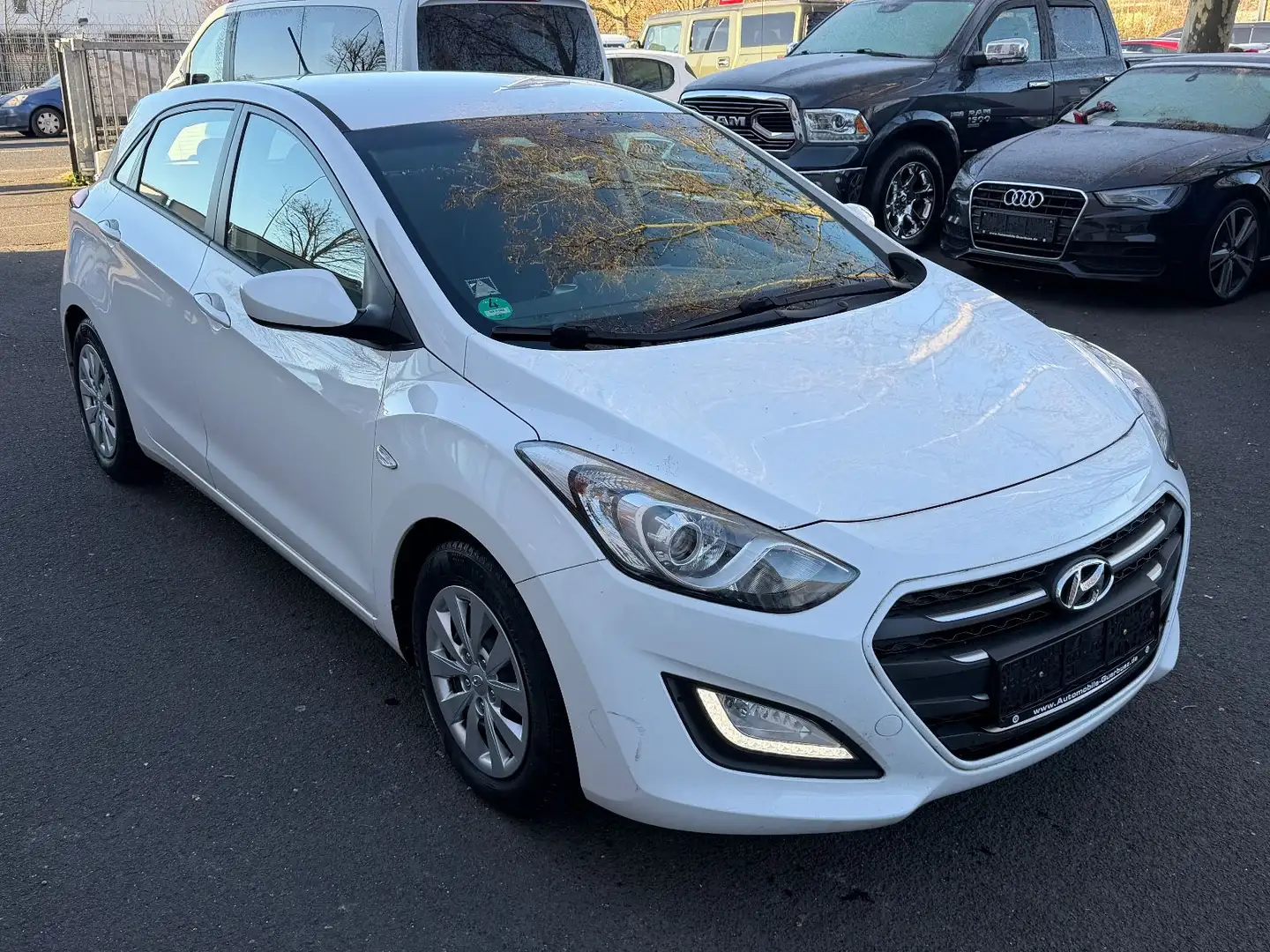 Hyundai i30 blue Classic 1.HAND~KLIMA~EU6 Blanc - 1