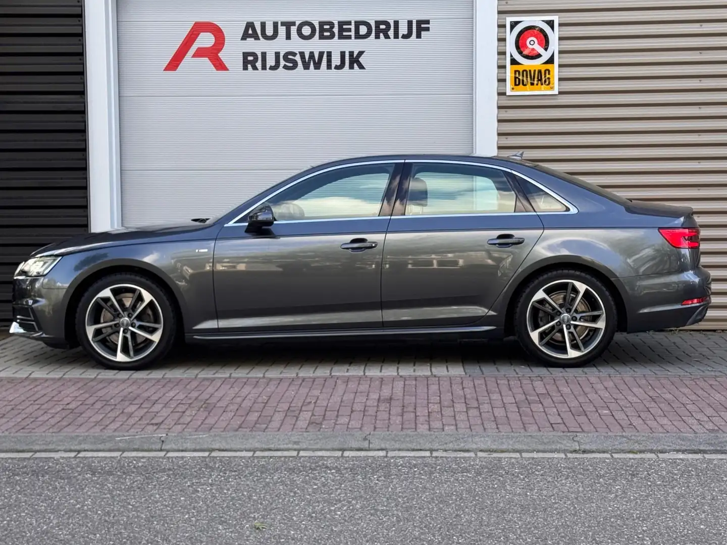 Audi A4 Limousine 1.4 TFSI Sport S line edition Navi/Xenon Grijs - 2