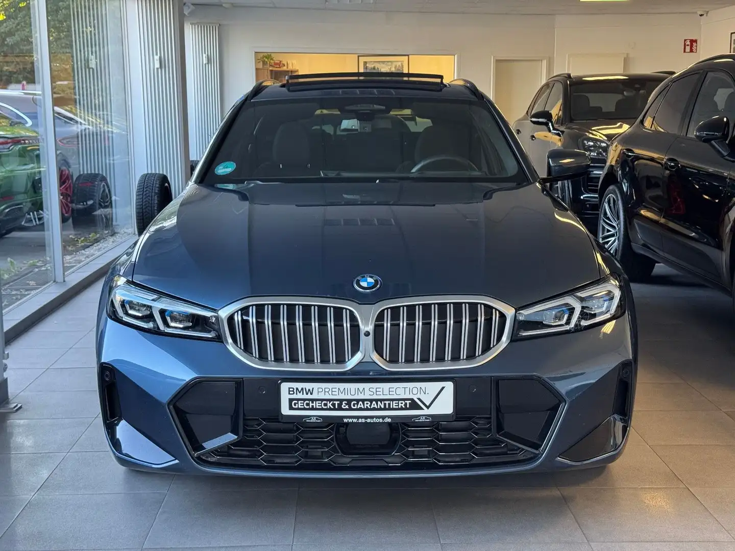BMW 330 e xDrive M-Sportpaket Panorama Keyless 360 Blau - 1