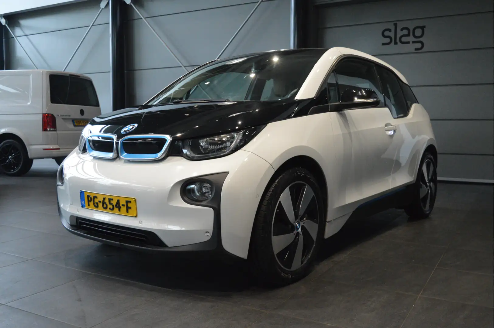 BMW i3 Basis 94Ah 33 kWh navi leer camera cruise 19 inch Blanco - 2