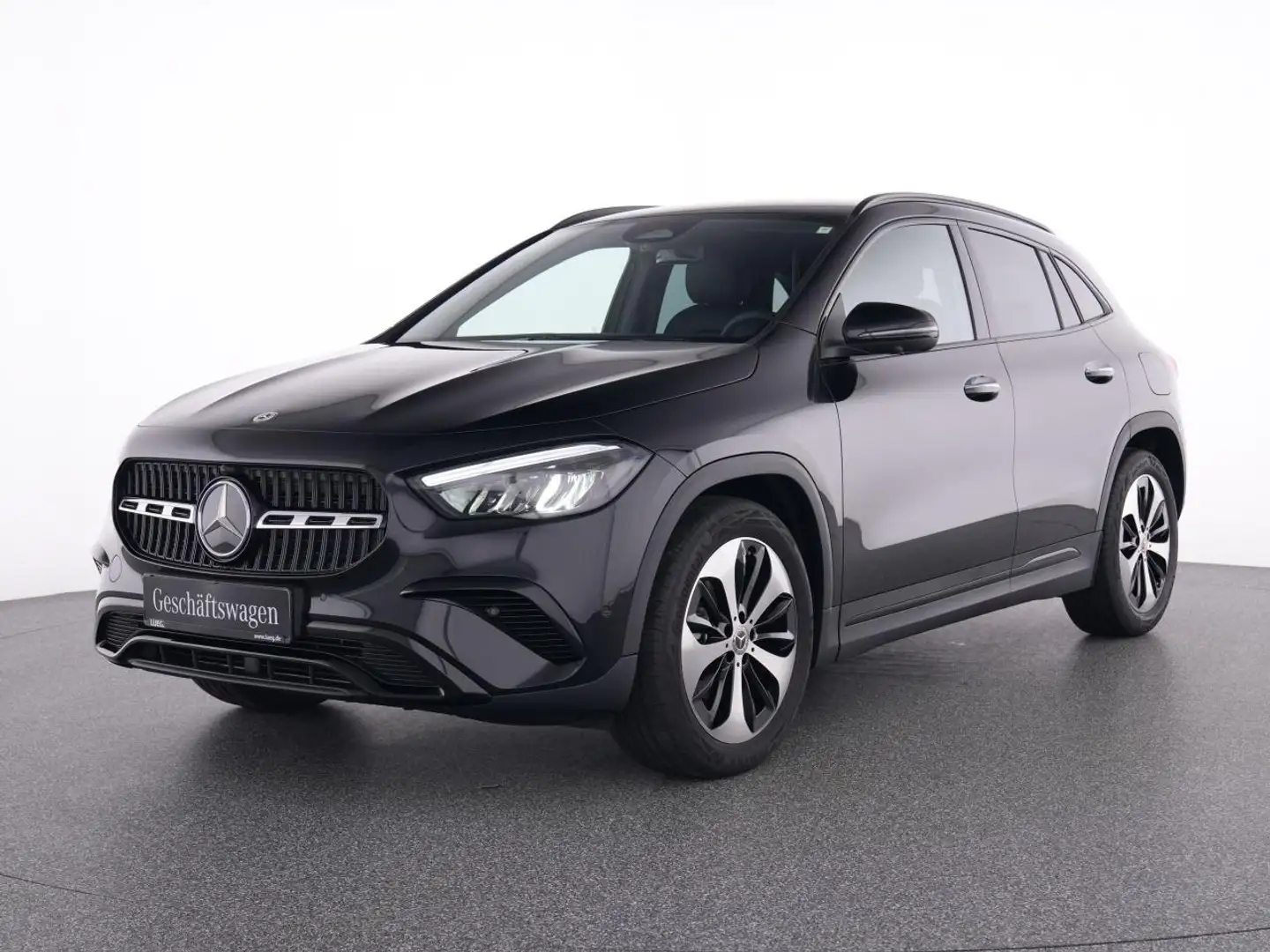Mercedes-Benz GLA 180 PROGRESSIVE+NIGHT+19"+AHK+KEYLESS+360°++ crna - 2