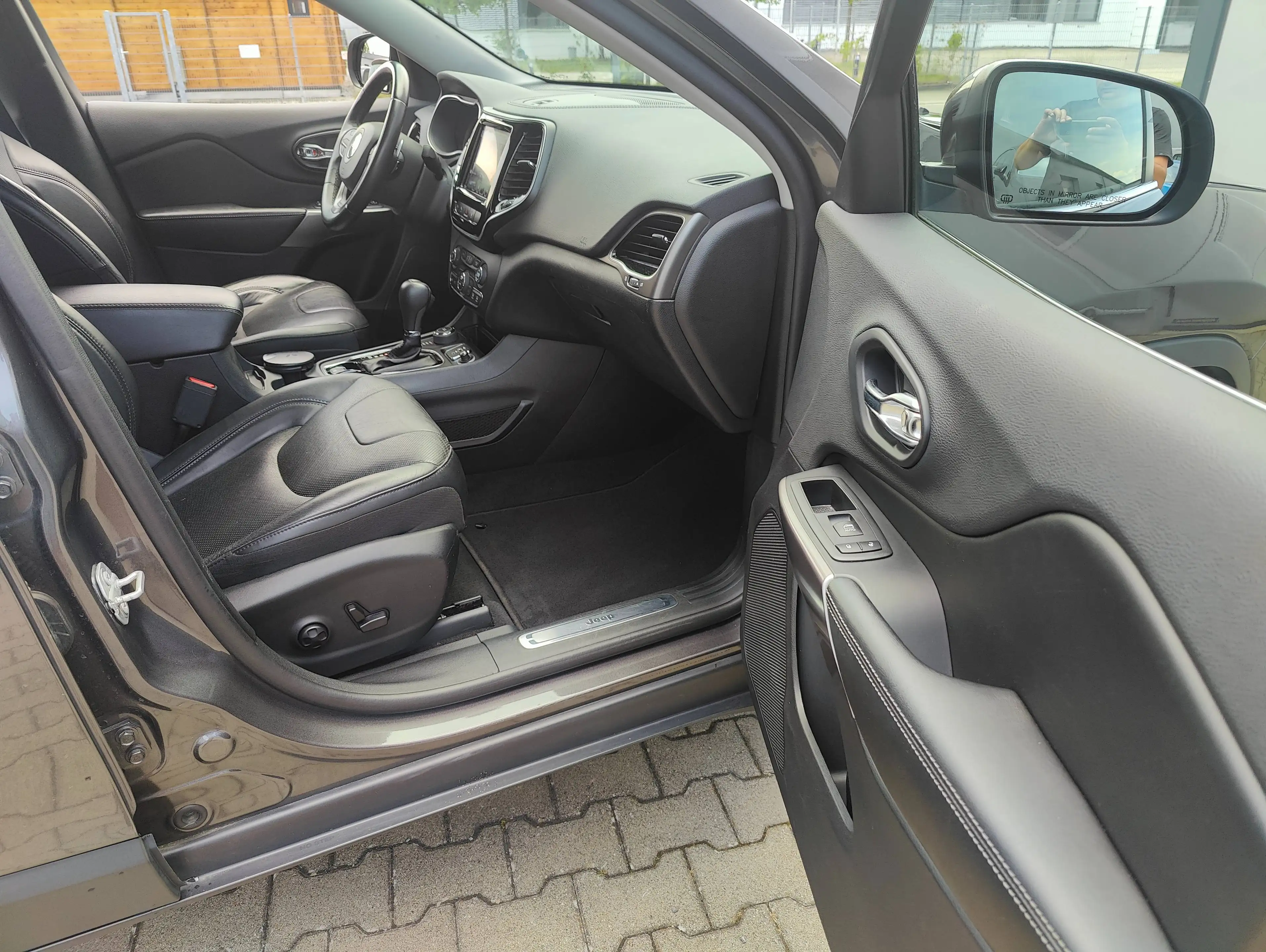 Jeep Cherokee Limited 4WD / LEDER / SITZHEIZUNG / BI-XENON — photo 18