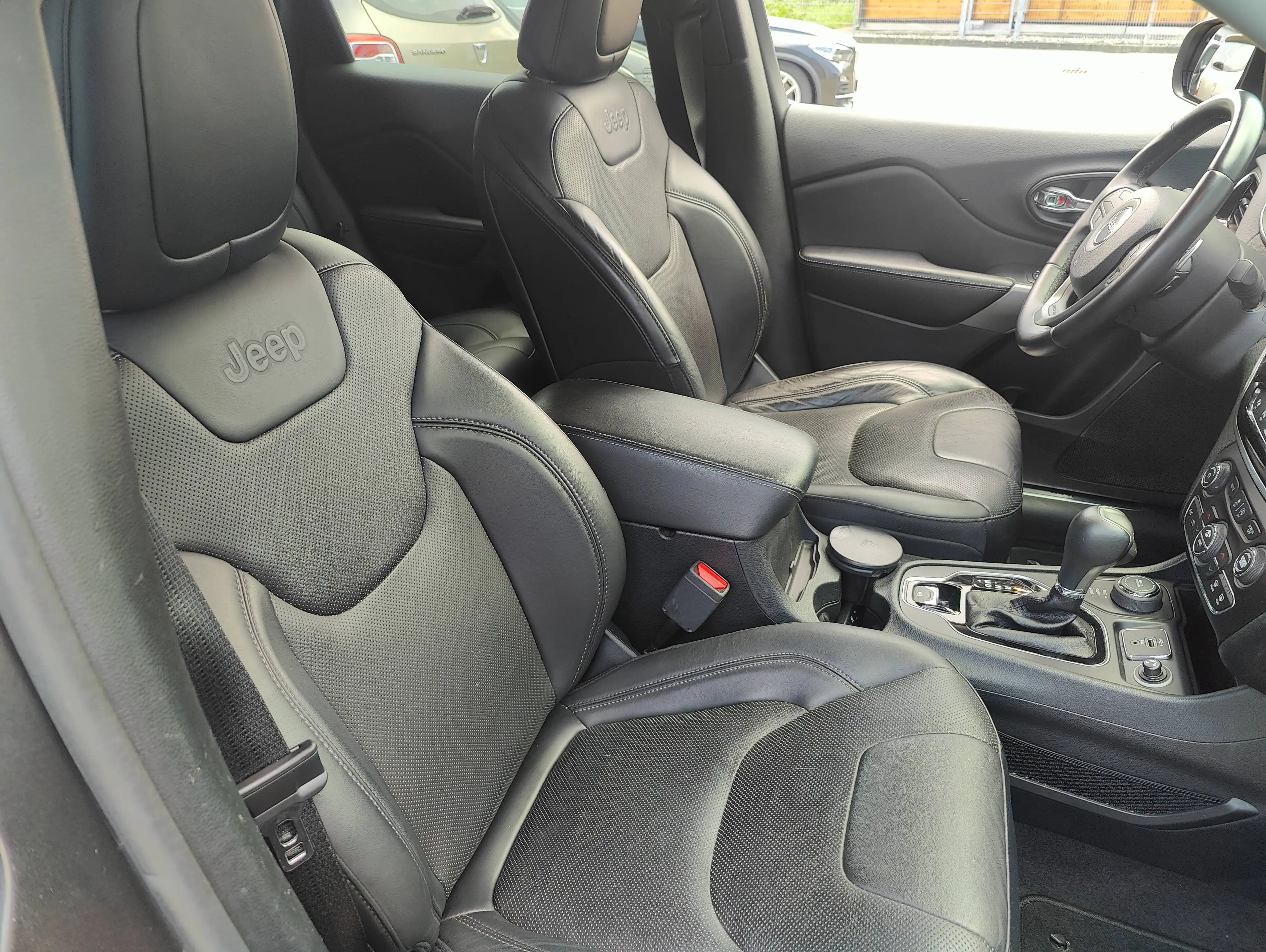 Jeep Cherokee Limited 4WD / LEDER / SITZHEIZUNG / BI-XENON — photo 19