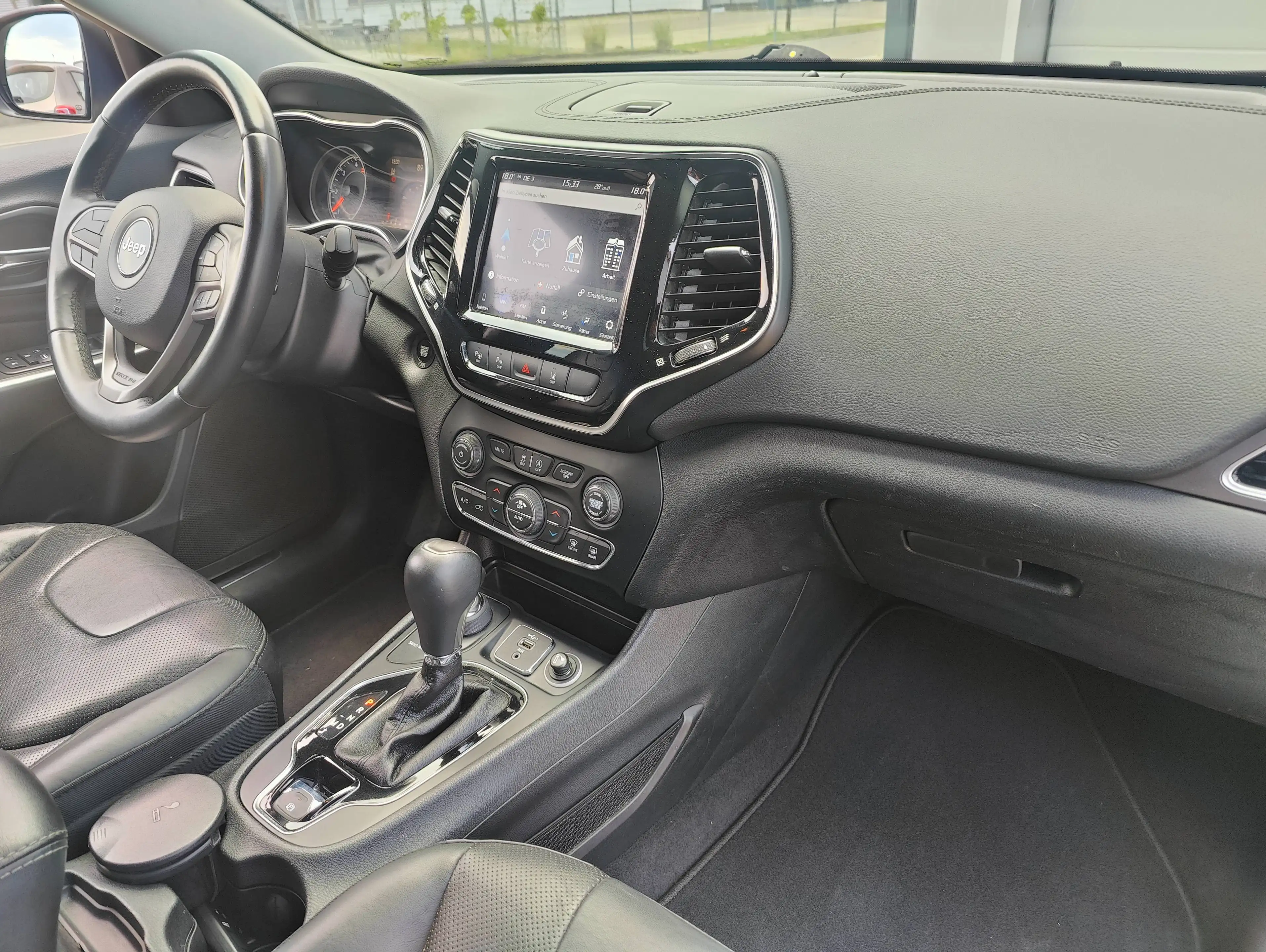 Jeep Cherokee Limited 4WD / LEDER / SITZHEIZUNG / BI-XENON — photo 21