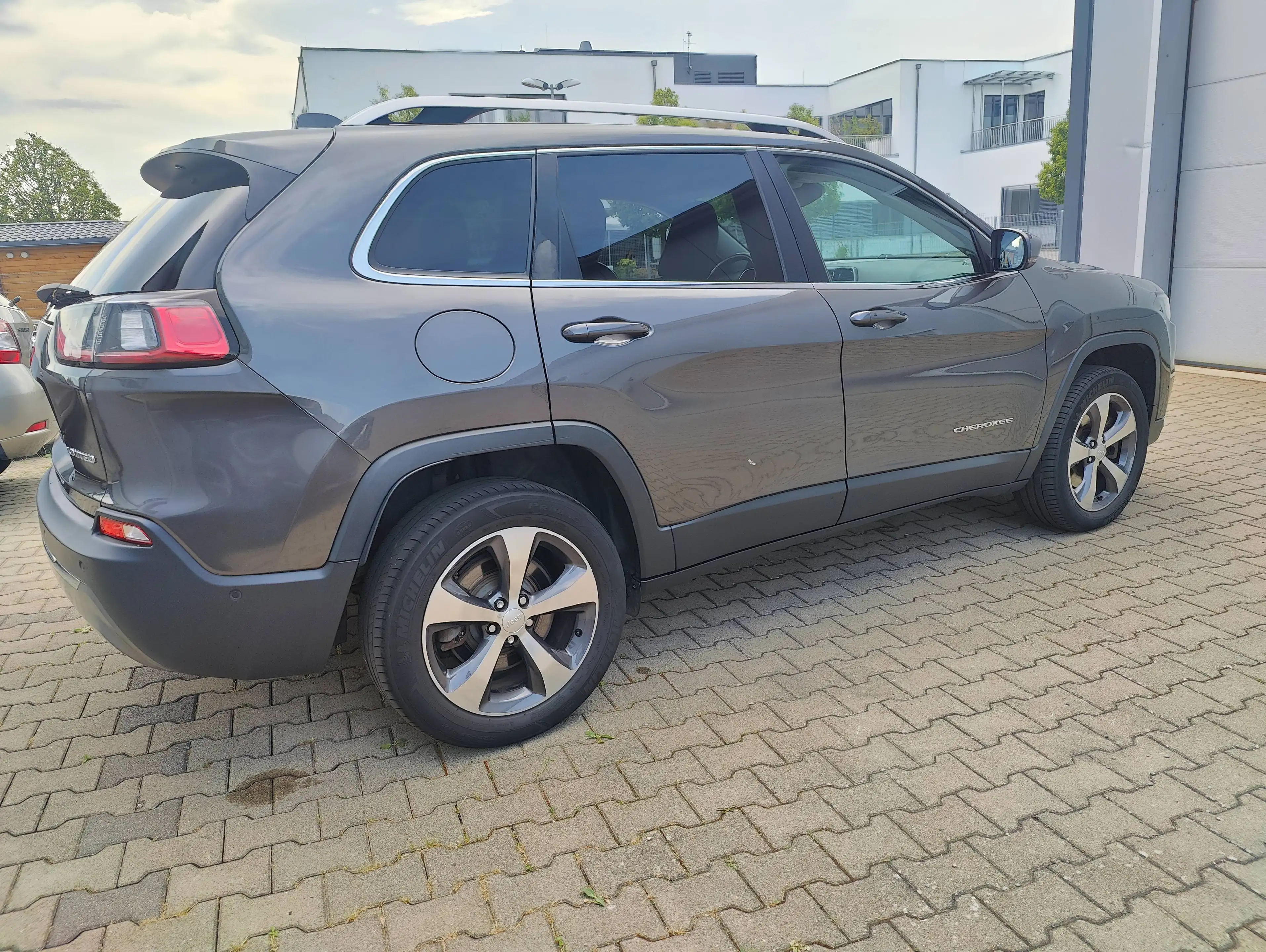 Jeep Cherokee Limited 4WD / LEDER / SITZHEIZUNG / BI-XENON — photo 6