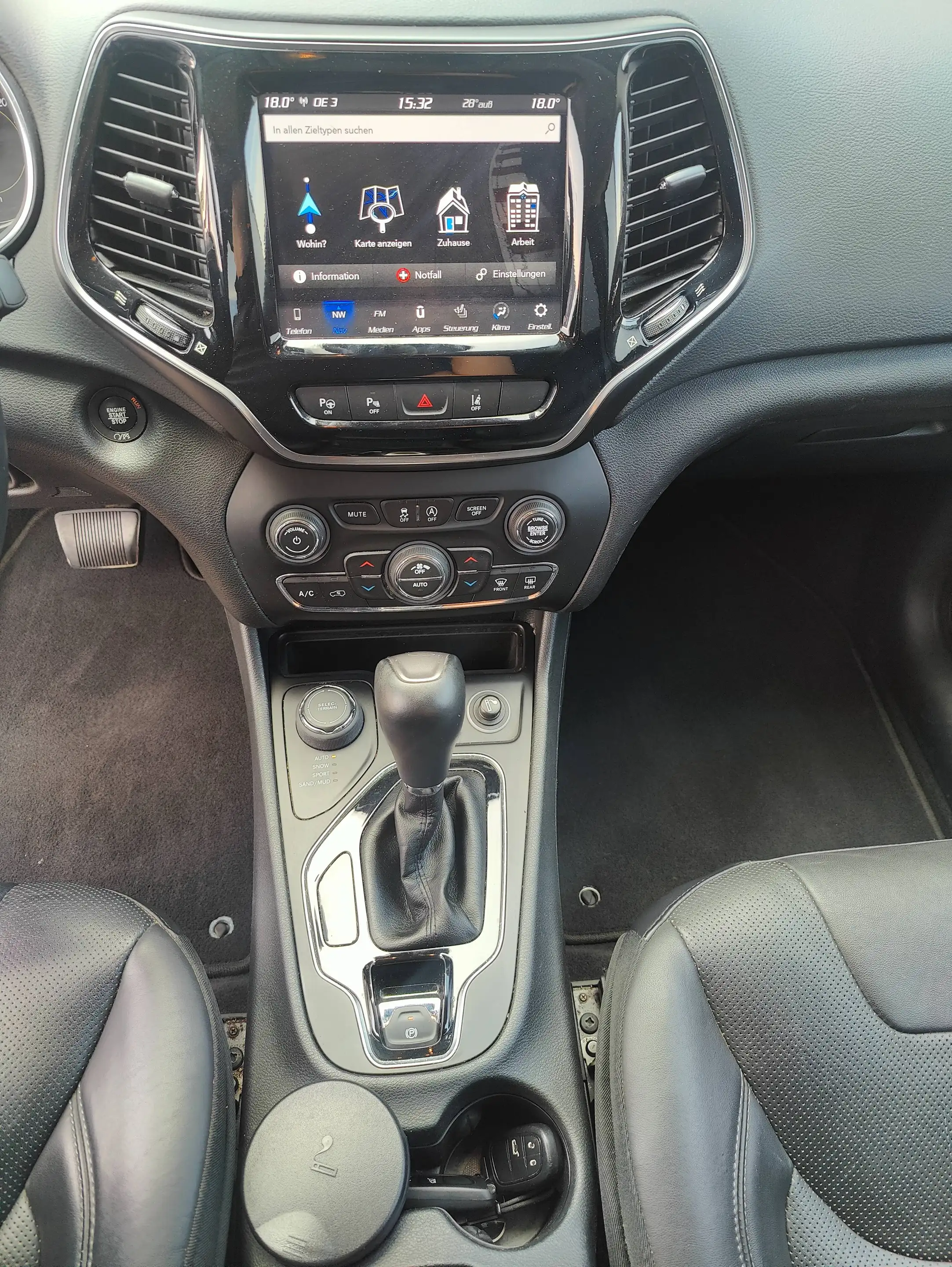 Jeep Cherokee Limited 4WD / LEDER / SITZHEIZUNG / BI-XENON — photo 11