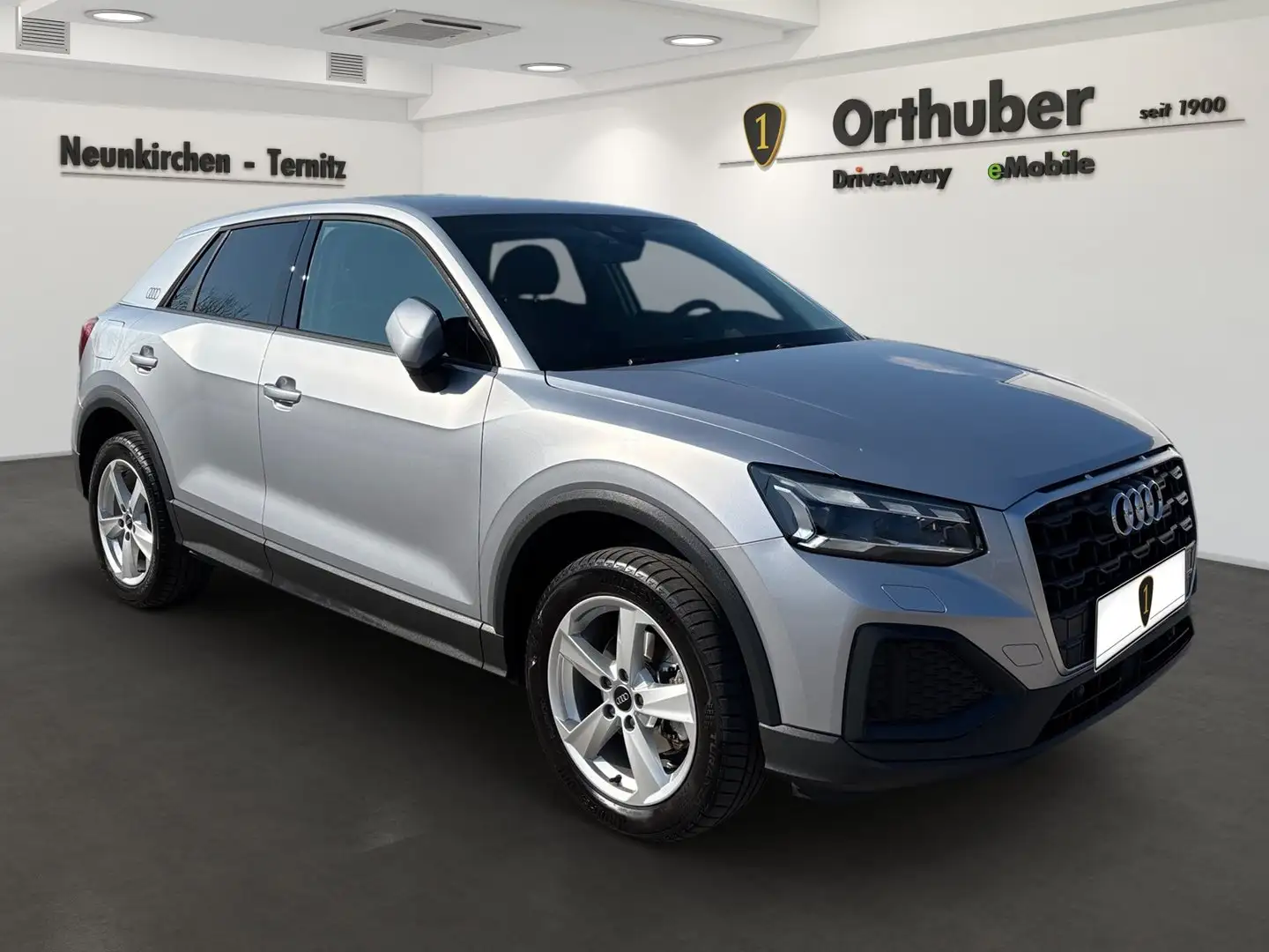 Audi Q2 30 TDI intense Silber - 2