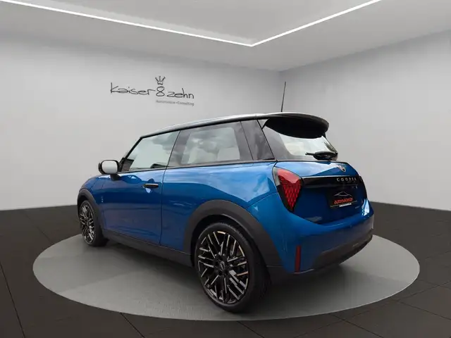 Mini Hatch view 6