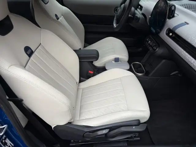 Mini Hatch view 12