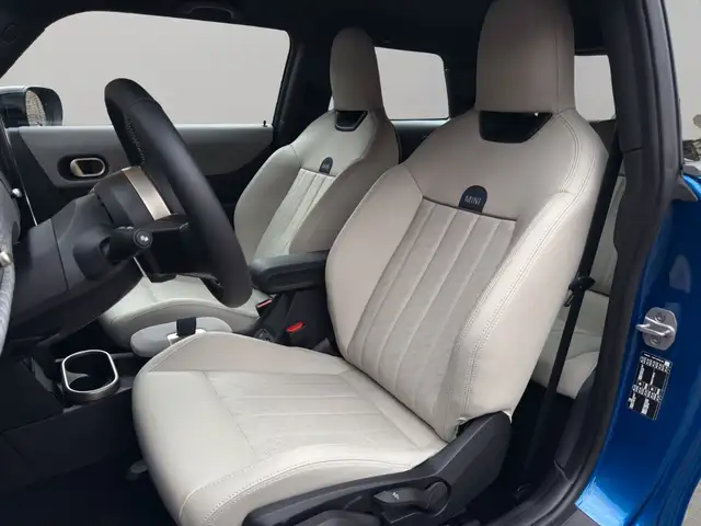 Mini Hatch view 13
