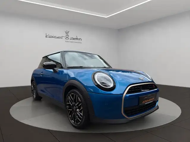 Mini Hatch view 3
