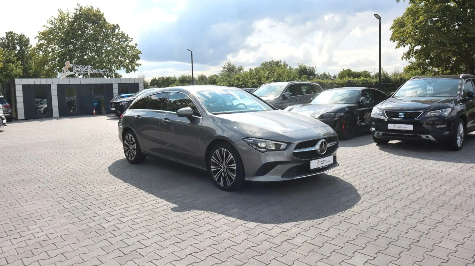 Mercedes-Benz CLA 200 CLA200 ShBrake ACC Virtual LED Keyless AHK R.Cam Grau - 1