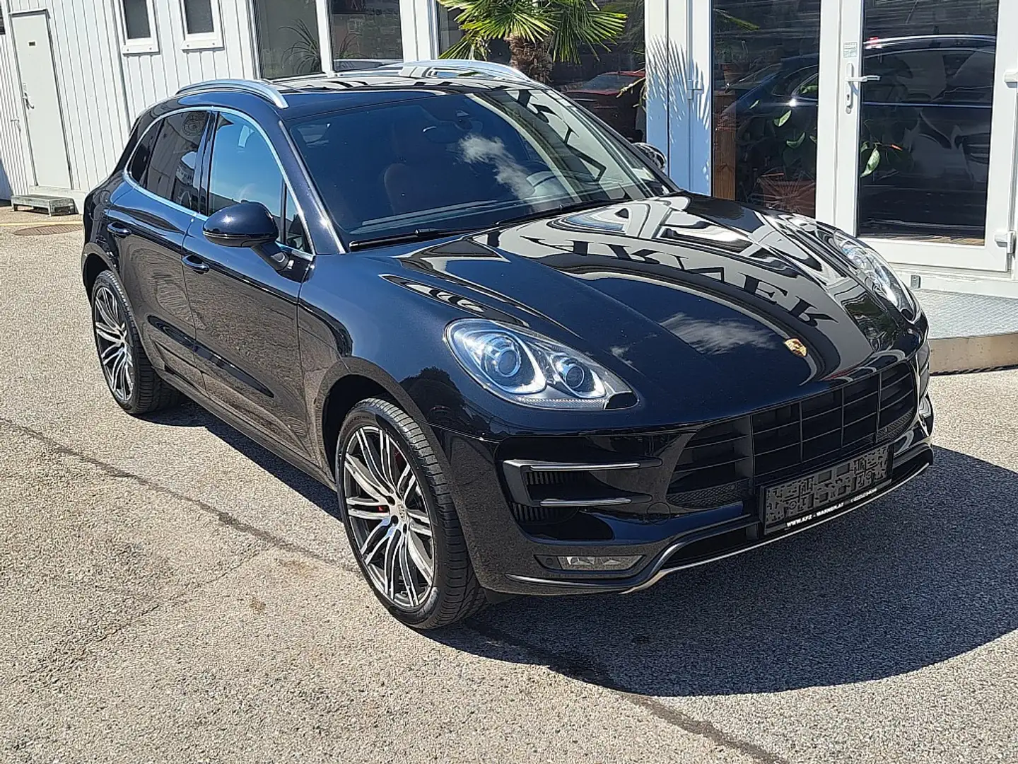 Porsche Macan Turbo 3,6 DSG Zwart - 2