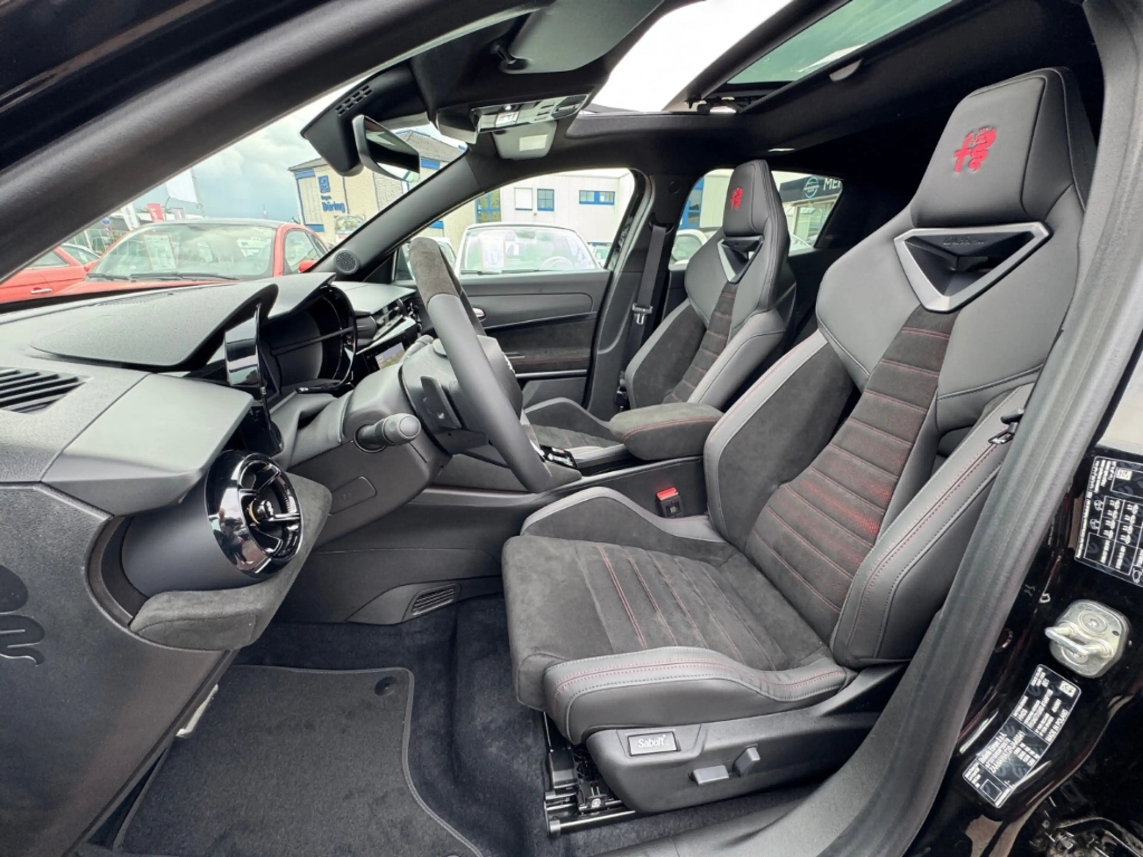 Alfa Romeo Junior Ibrida Q4+SABELT+SCHIEBEDACH+AUTOMATIK+ — photo 14