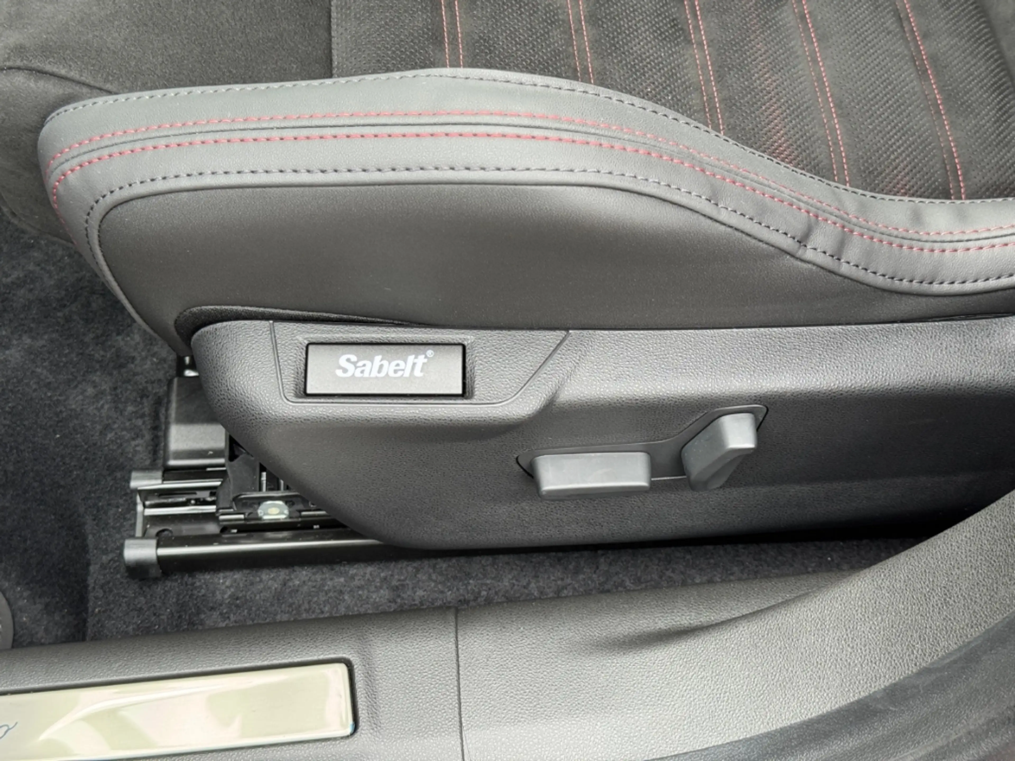 Alfa Romeo Junior Ibrida Q4+SABELT+SCHIEBEDACH+AUTOMATIK+ — photo 15