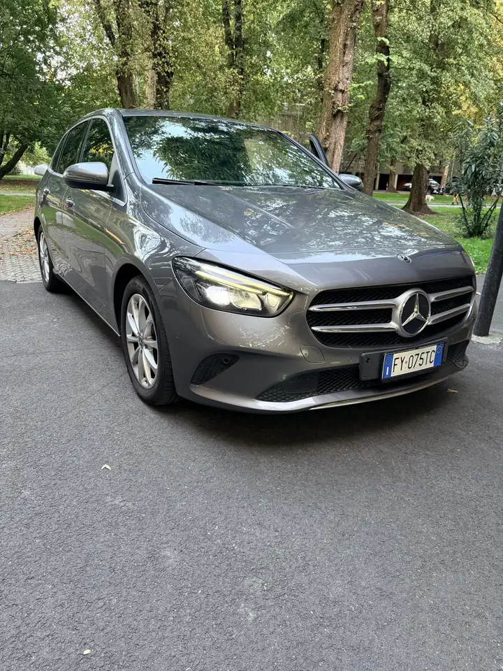Mercedes-Benz B 180