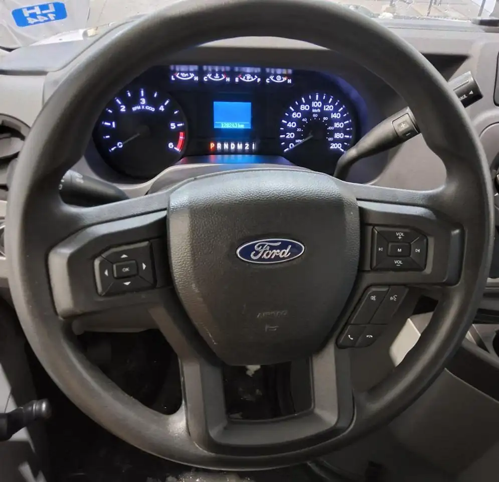 Ford E-450 photo Ford E-450
