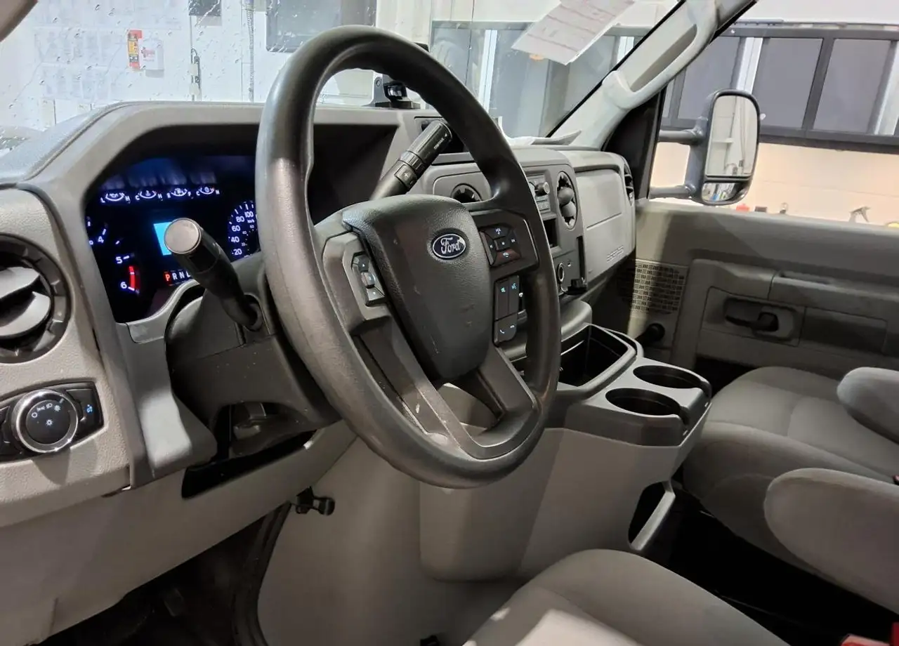 Ford E-450 photo Ford E-450