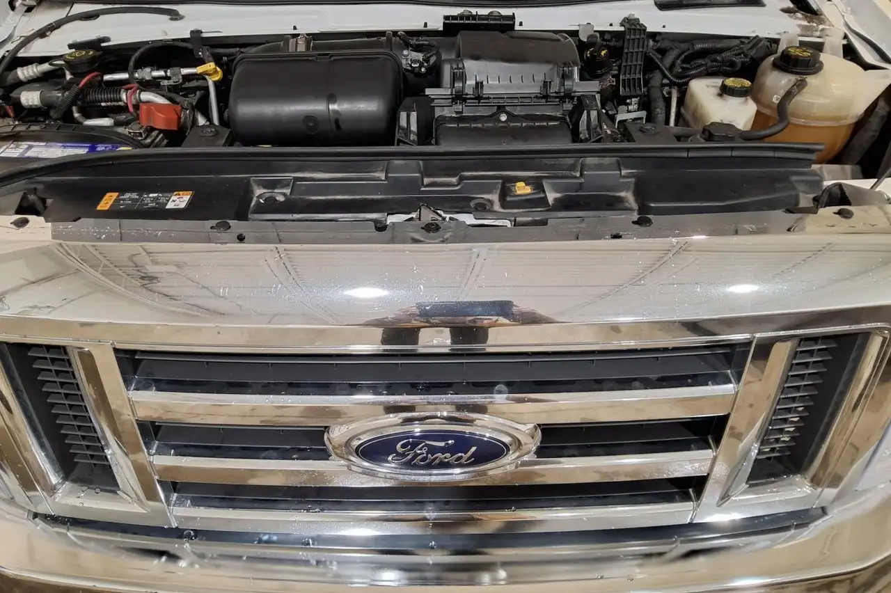 Ford E-450 photo Ford E-450