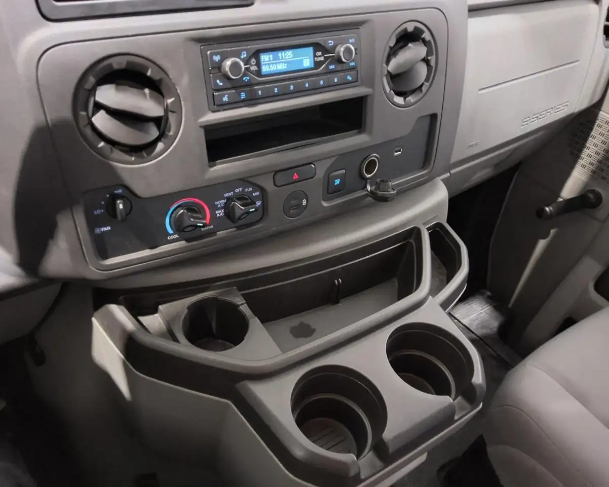 Ford E-450 photo Ford E-450