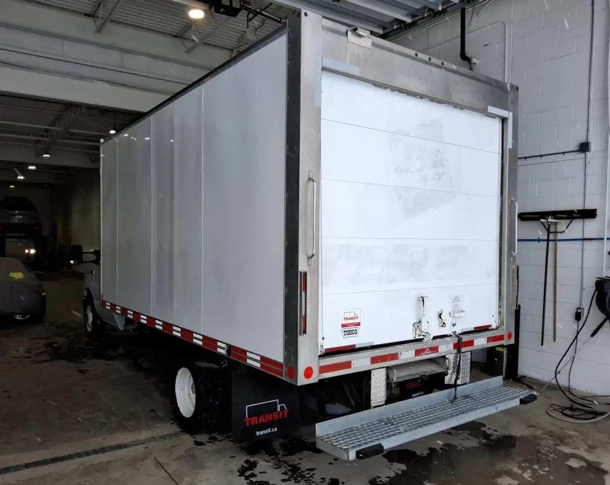 Ford E-450 photo Ford E-450