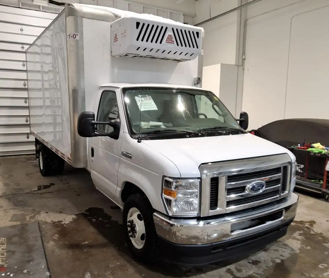 Ford E-450 photo Ford E-450