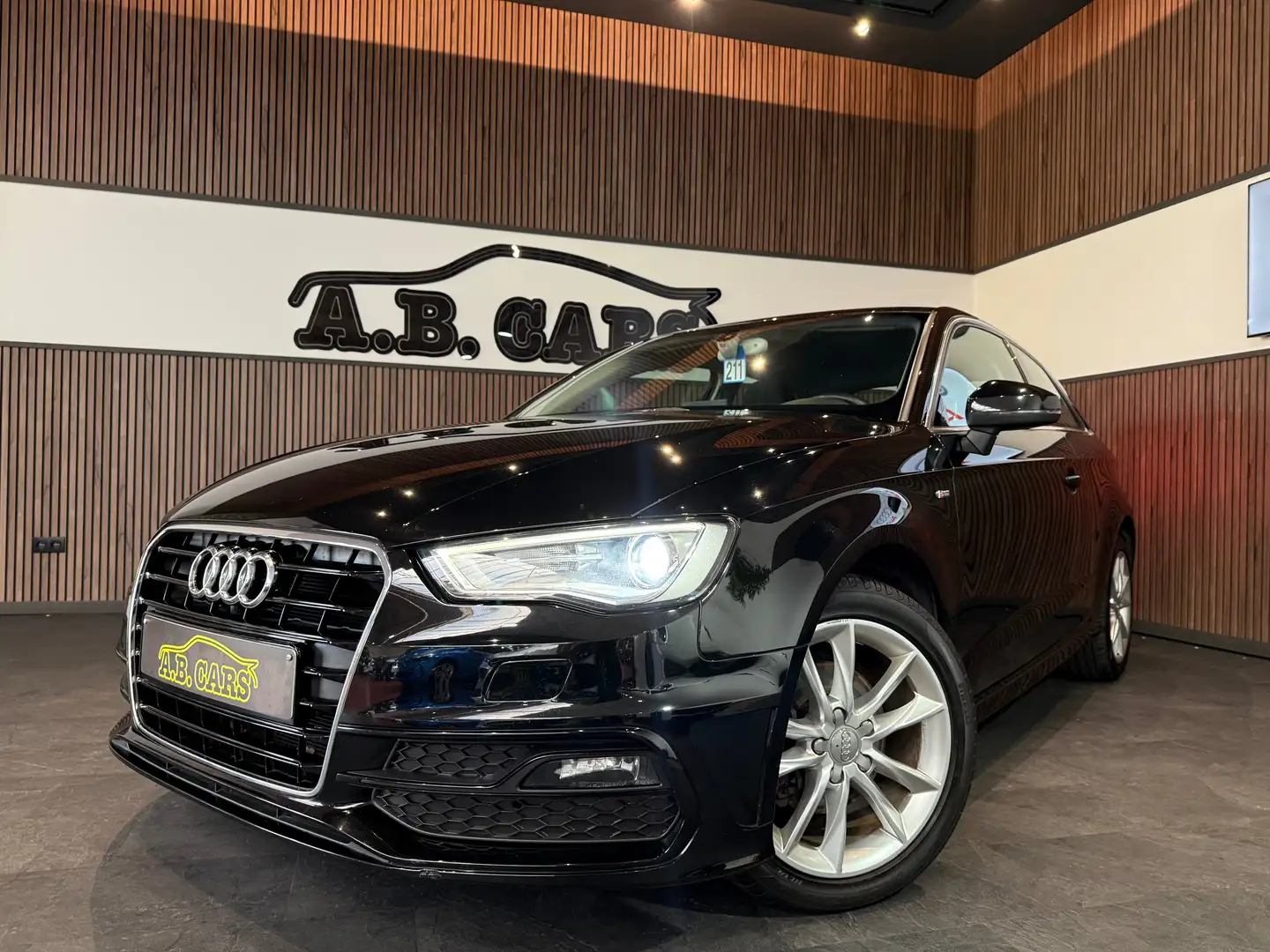Audi A3 1.6 TDi  S line *GARANTIE 12MOIS*1ERE MAIN* Negro - 1