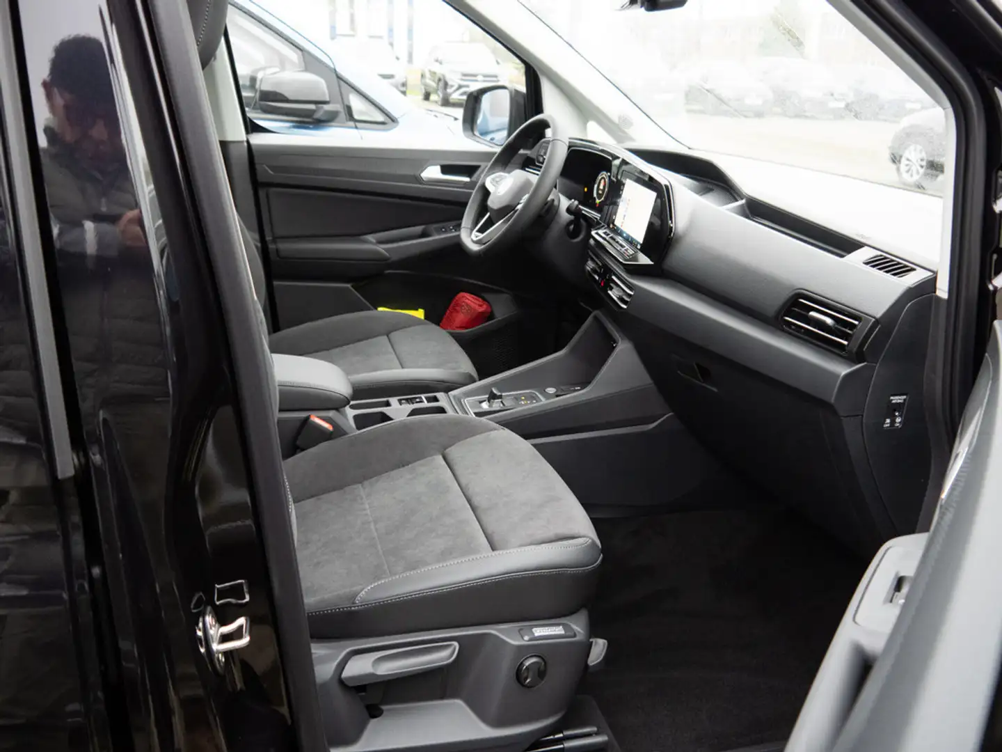 Volkswagen Caddy Maxi Life 2.0 TDI DSG Style STANDHZ LED Schwarz - 2