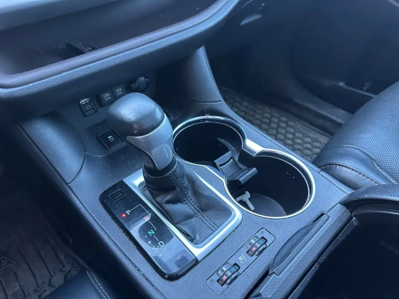 Toyota Highlander снимка Toyota Highlander