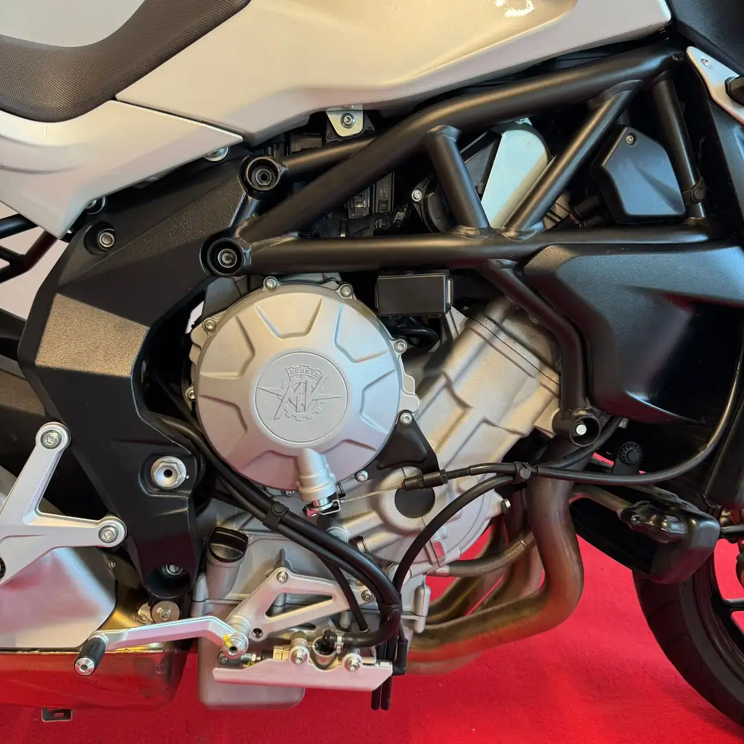 MV Agusta Brutale 675 Bianco - 2