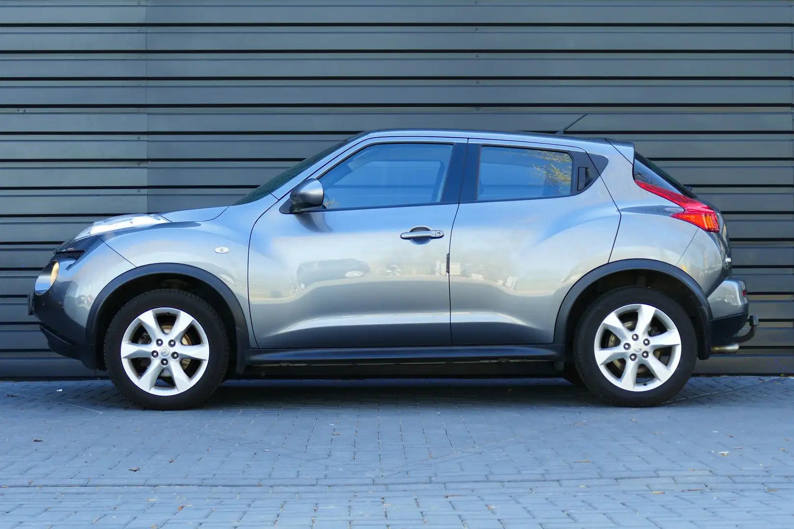 Nissan Juke 1.6 120PK ACENTA / NAVI / CLIMA / 17"LMV / CAMERA Grey - 2