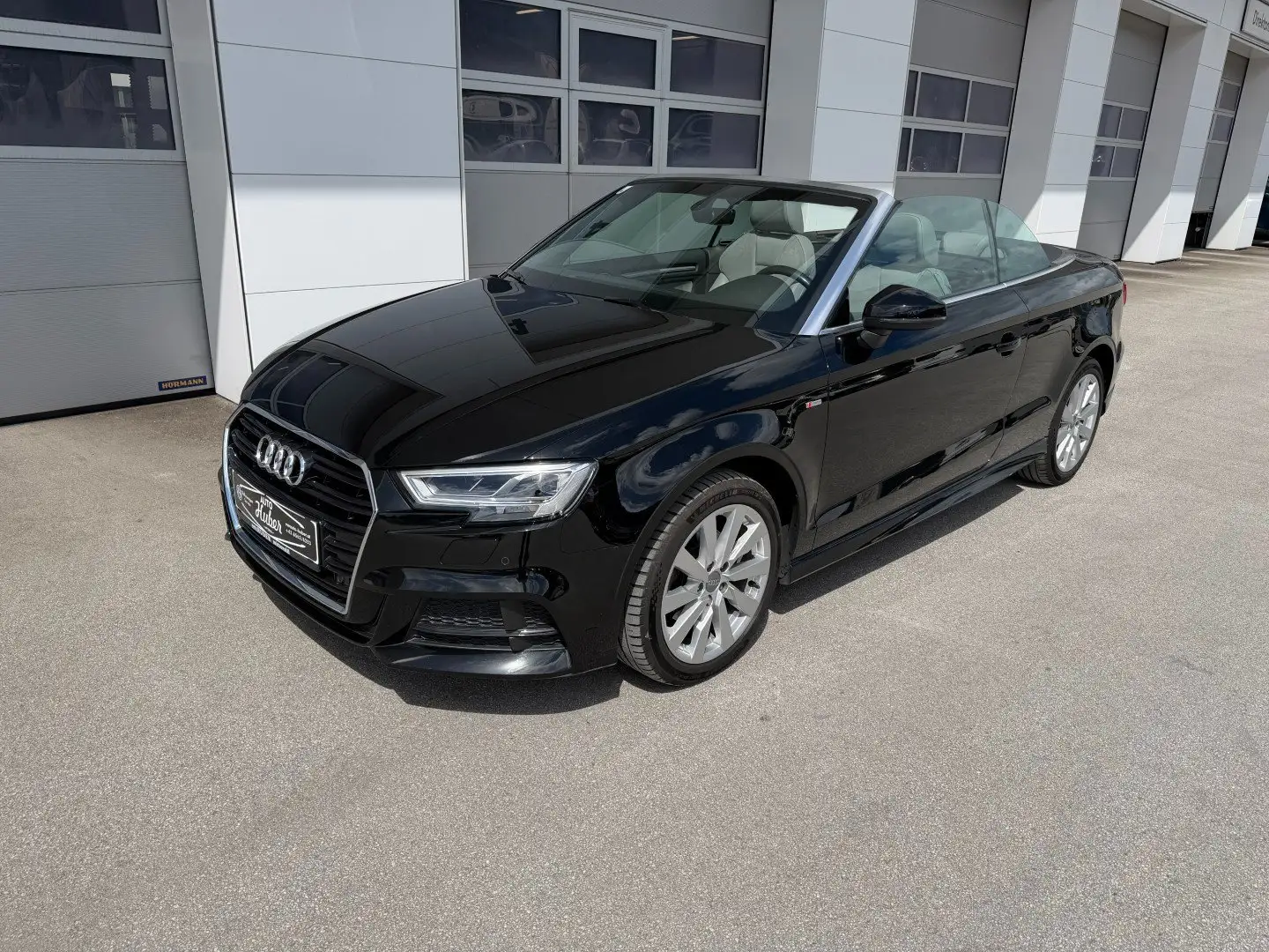 Audi A3 Cabriolet S-Line Schwarz - 1