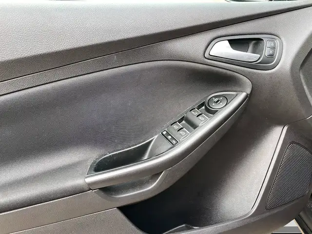 Ford Focus view 6