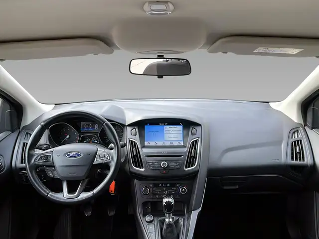 Ford Focus view 3