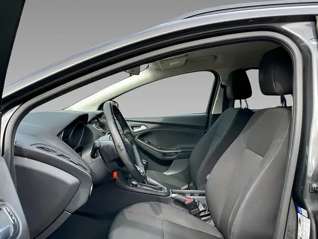 Ford Focus view 15