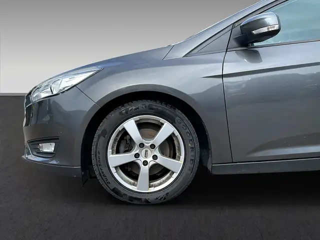 Ford Focus view 10