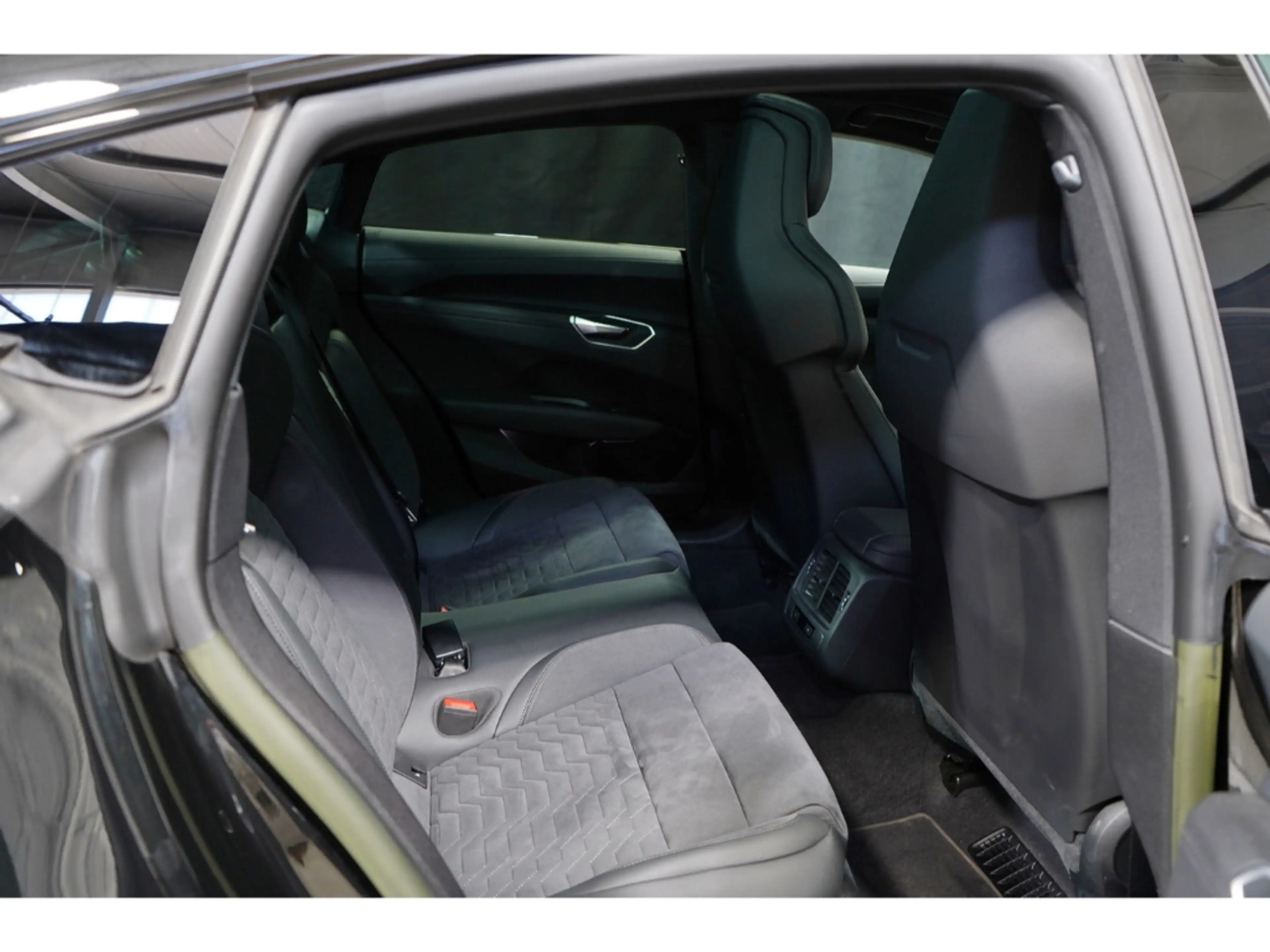 Audi e-tron GT quattro B&O Matrix PANO 21 Zoll — photo 10